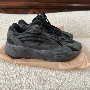 Yeezy Boost 700 V2 'Vanta ORIGINAL